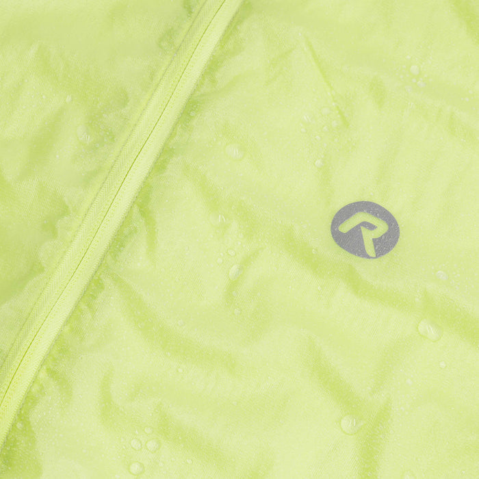 Detail van Rogelli Emergency regenjack heren fluor waterdicht voorkant.