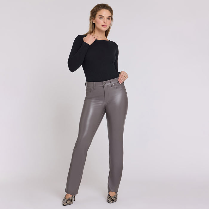 :hidden