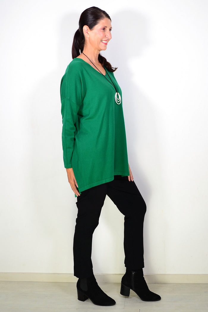 Green wool blend fine knit tunic top by Cali&Co, featuring a comfortable, fitted design and ribbed texture.