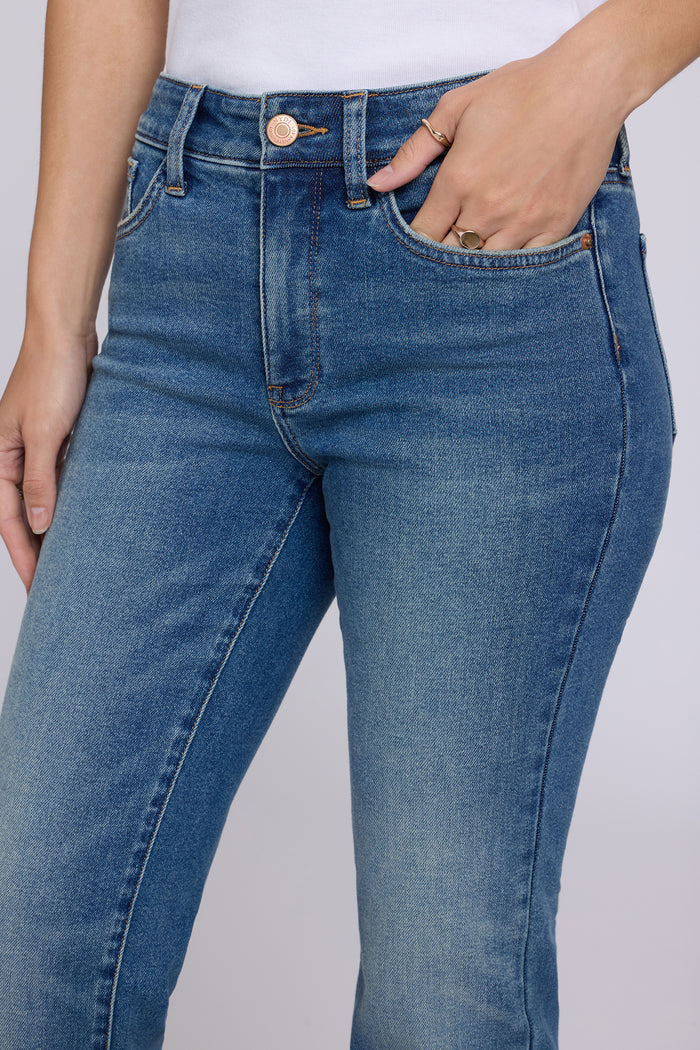 Marilyn Straight Jeans In Petite - Bluebells