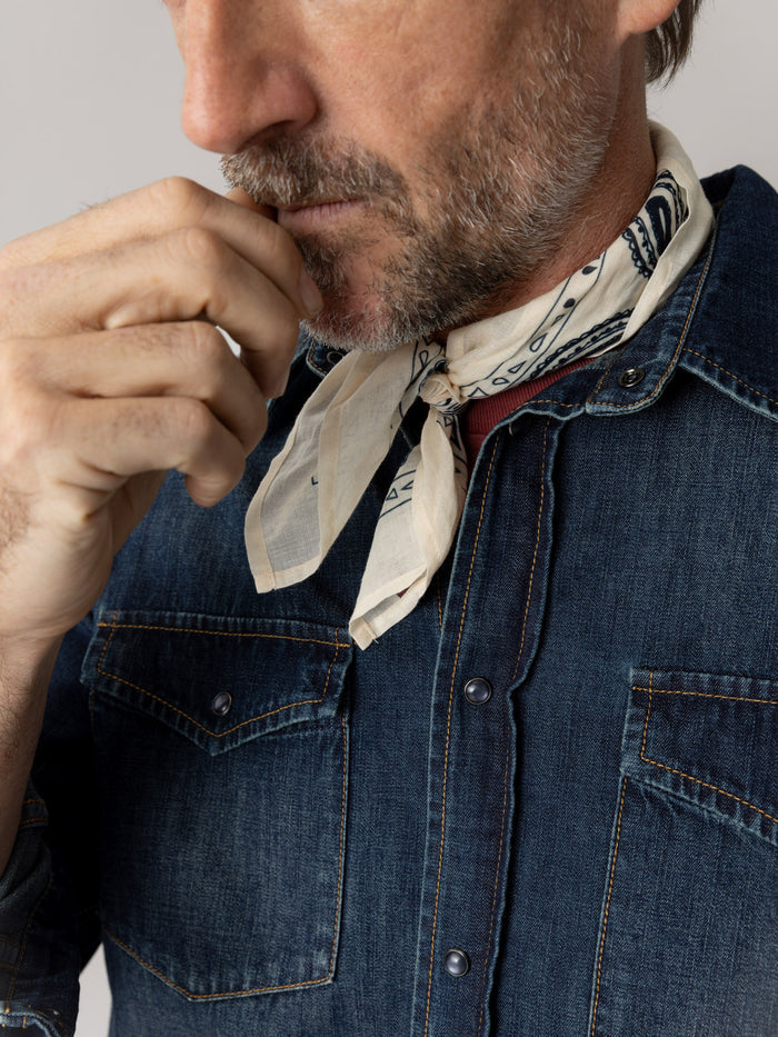 Modelshot / Dark Blue Denim / Detail