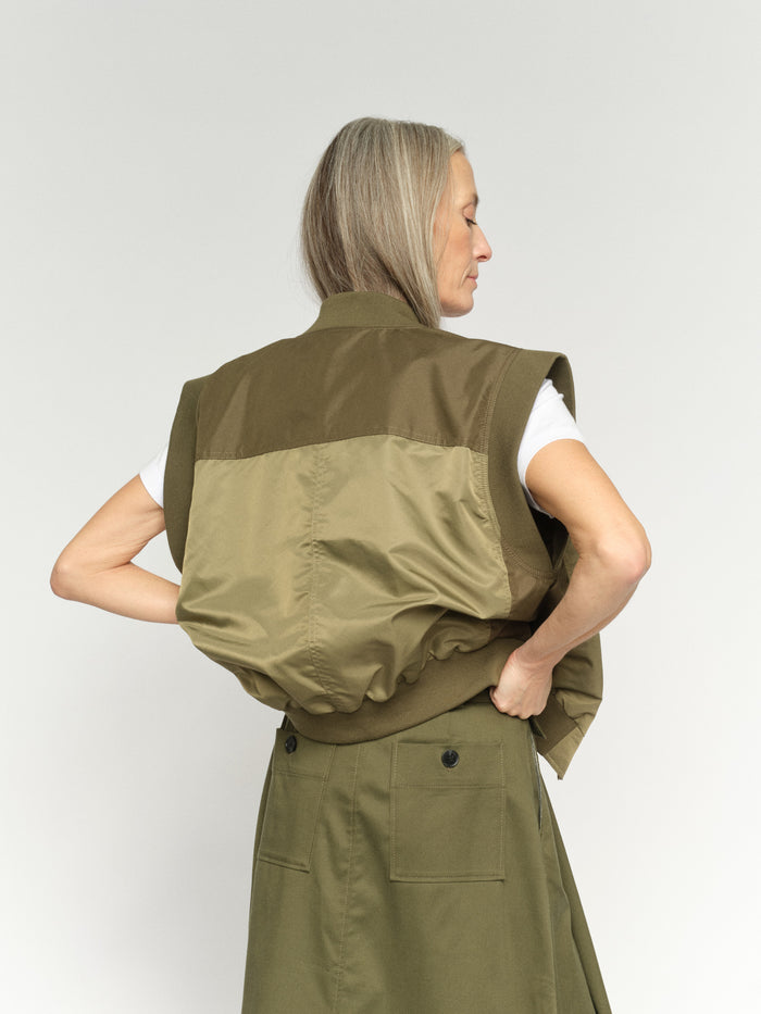 Modelshot / Olive Night / Detail