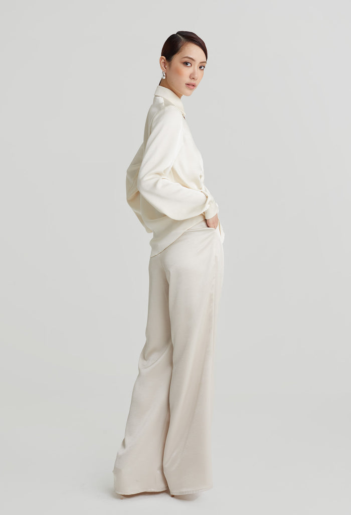 nichii X NURITA HARITH Collared Ruched Waist Shirt