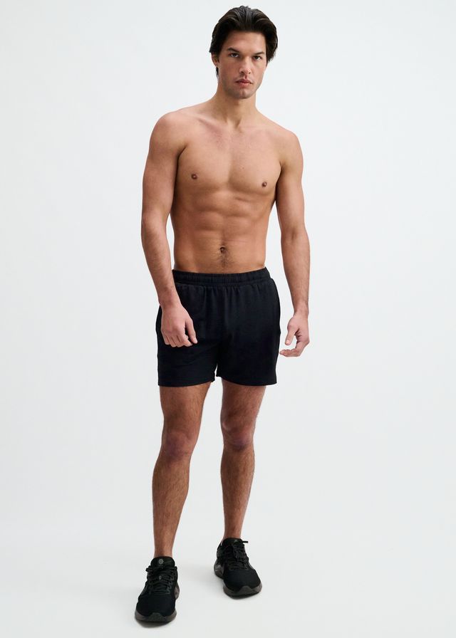 TEXTURED MESH STRETCH PERFORMANCE SHORTS