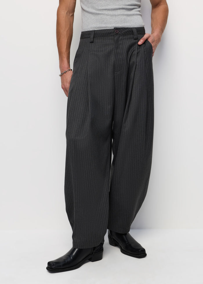 BLACK STRIPED BALLOON PANTS