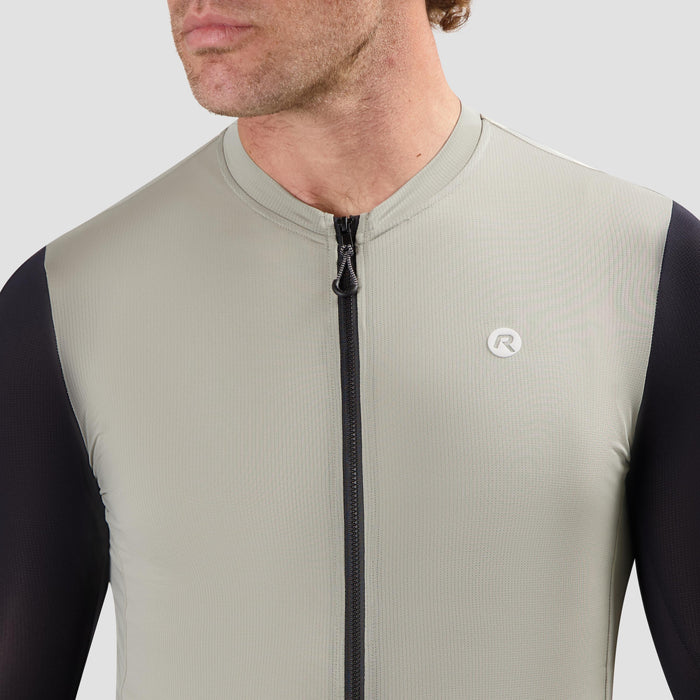 Detail van Rogelli Distance II fietsshirt heren taupe korte mouw voorkant.