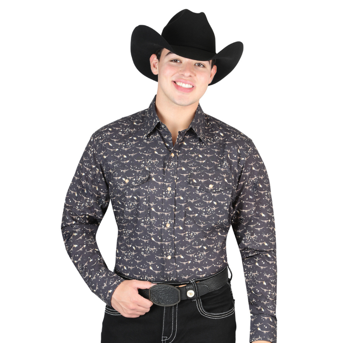 Model wearing El General men’s Black bull skull print long sleeve Western