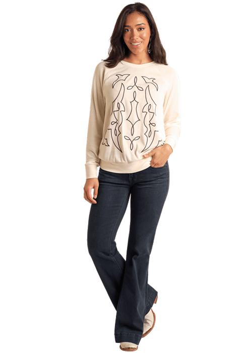 LW91T05183---A Cream sweatshirt and jeans on a woman.