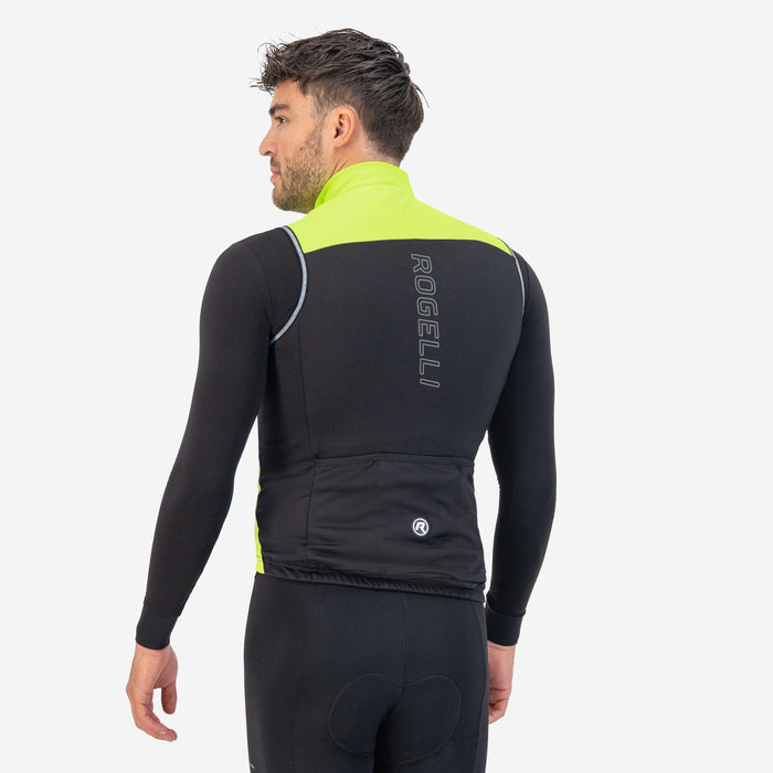 Rogelli Essential windstopper heren fluor gedragen achterkant.