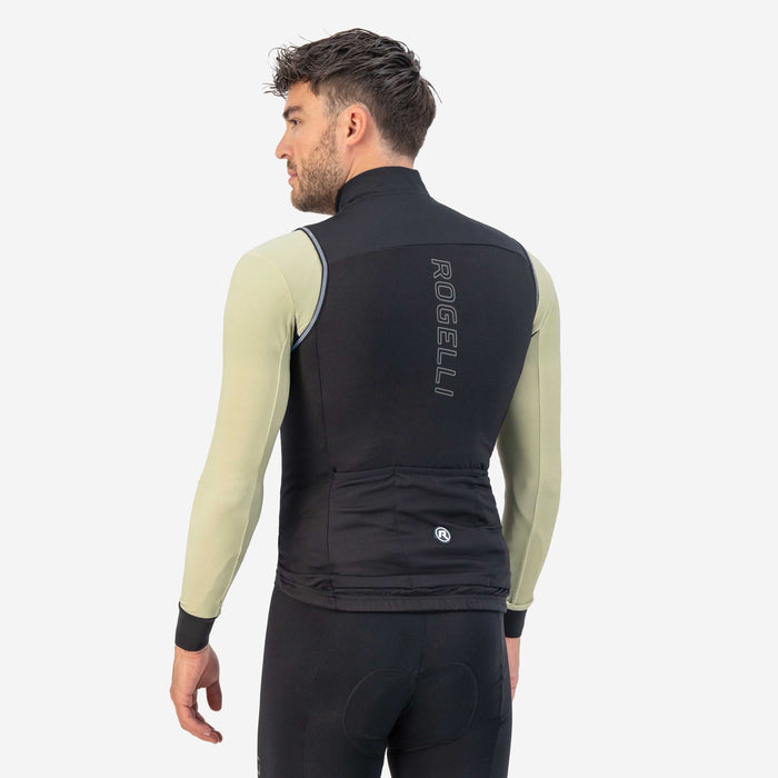 Rogelli Essential windstopper heren zwart gedragen achterkant.