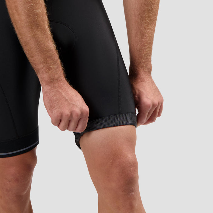 Detail van Rogelli Fast korte fietsbroek heren zwart broekspijp.