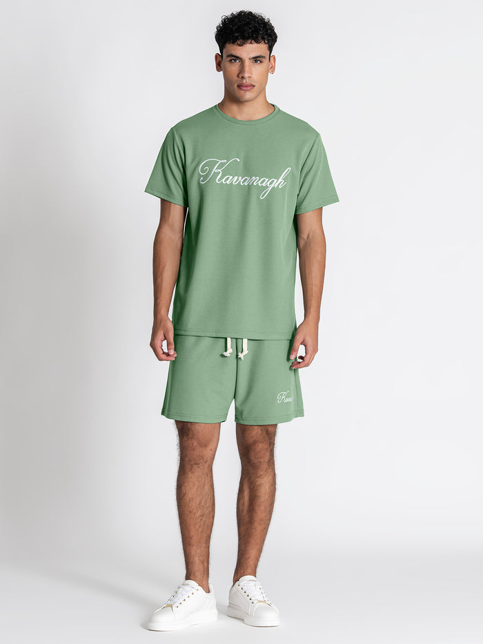 t-shirts / Black Futura Shorts