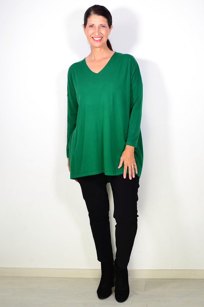 Green wool blend fine knit tunic top from Cali&Co, featuring a relaxed fit and long sleeves.