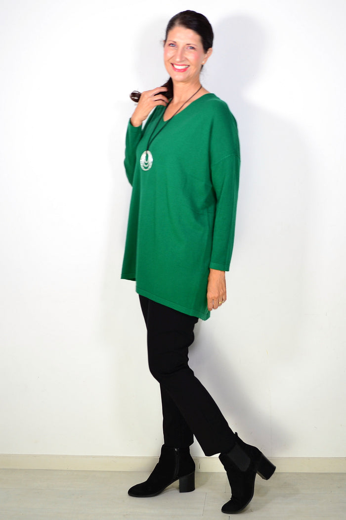 Green wool blend fine knit tunic top by Cali&Co, featuring a relaxed fit and textured fabric, displayed on a hanger.