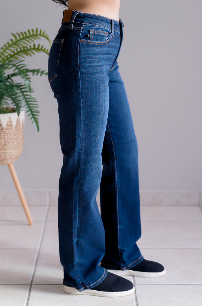 Judy Blue Mid Rise Dark Wash Classic Straight Leg Non Distressed Jeans