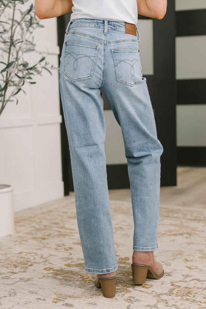 Judy Blue Mid Rise Rigid Magic Straight Leg Jeans