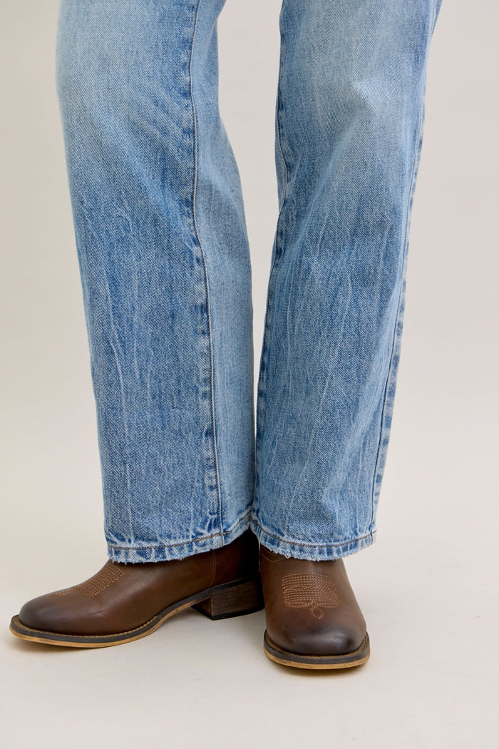 Judy Blue Mid Rise Rigid Magic Straight Leg Jeans