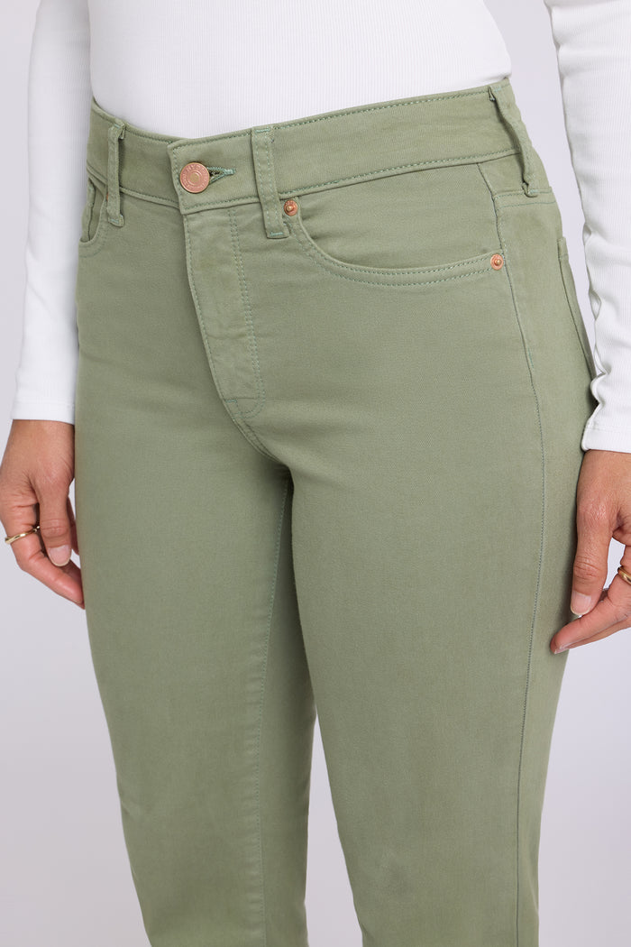 Marilyn Straight Jeans In Petite - Artichoke