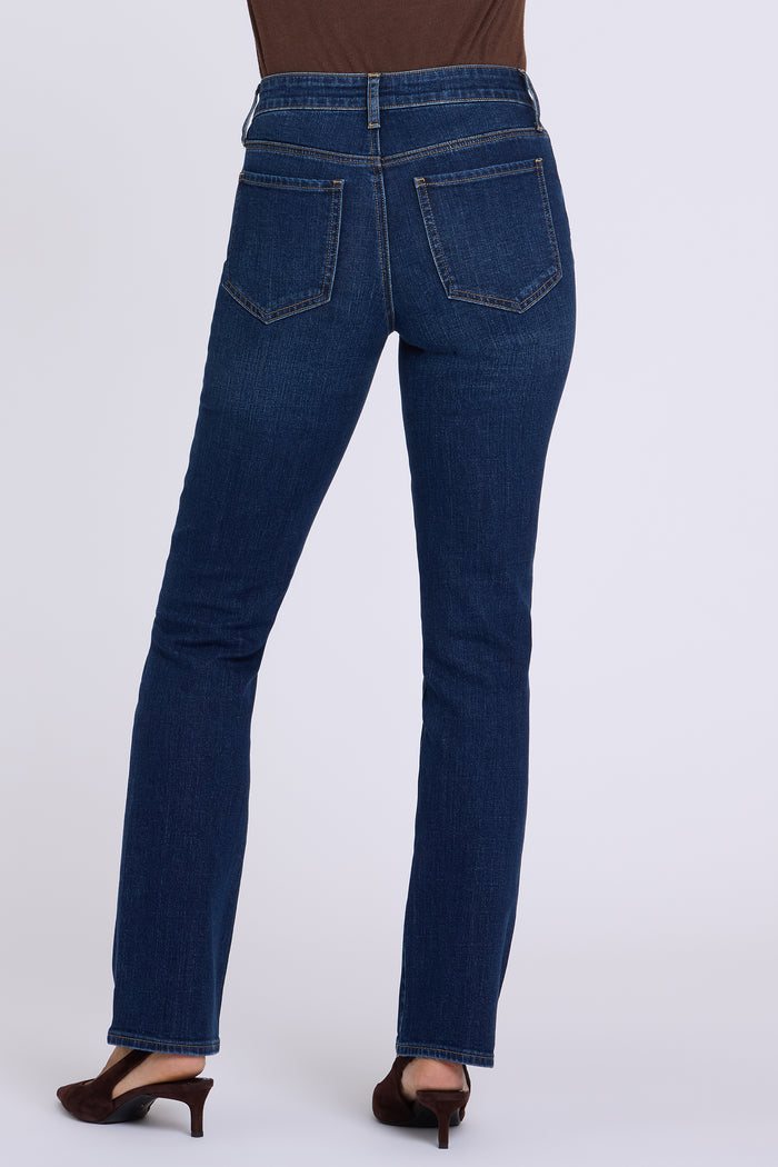 Marilyn Straight Jeans In Petite - Skylark