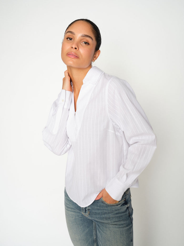 Modelshot / White / Detail
