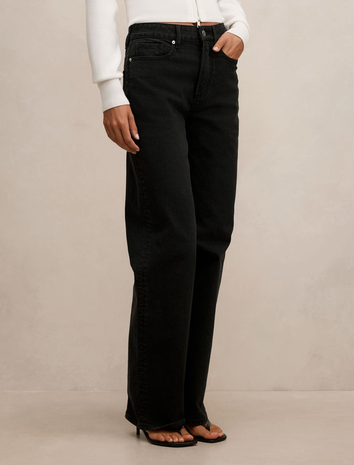 Nicki Mid-Rise Straight Jeans Forever New