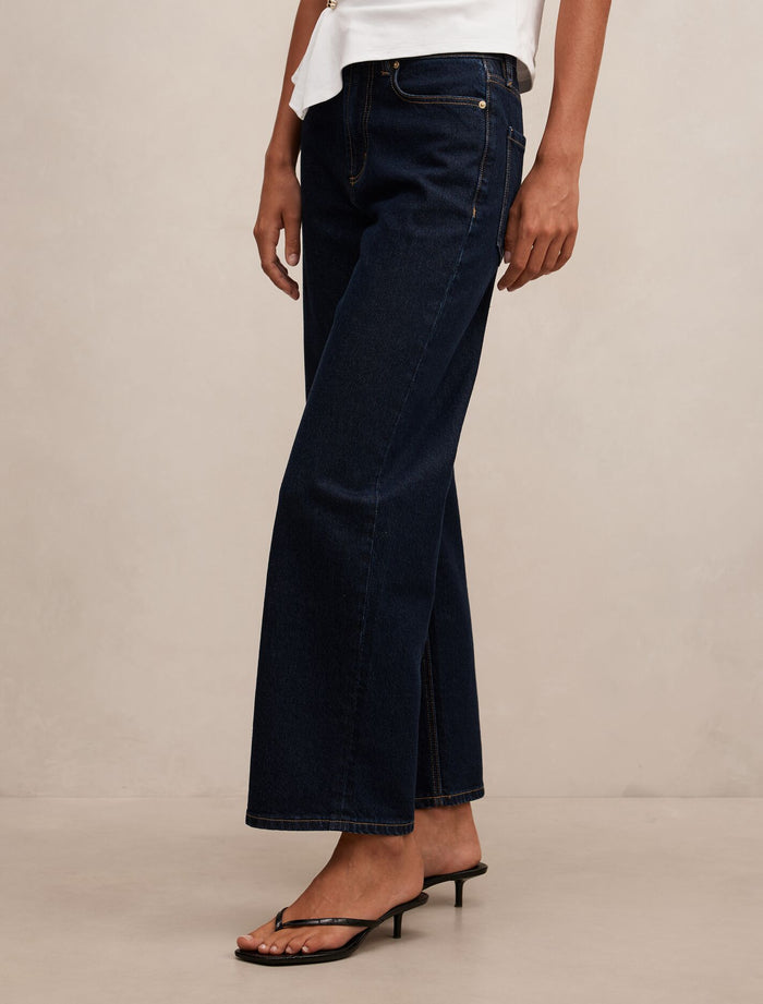 Nicki Mid-Rise Straight Jeans Forever New