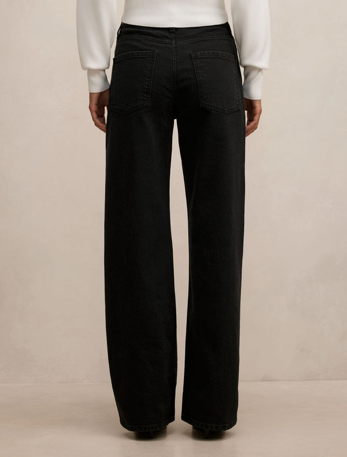 Nicki Mid-Rise Straight Jeans Forever New