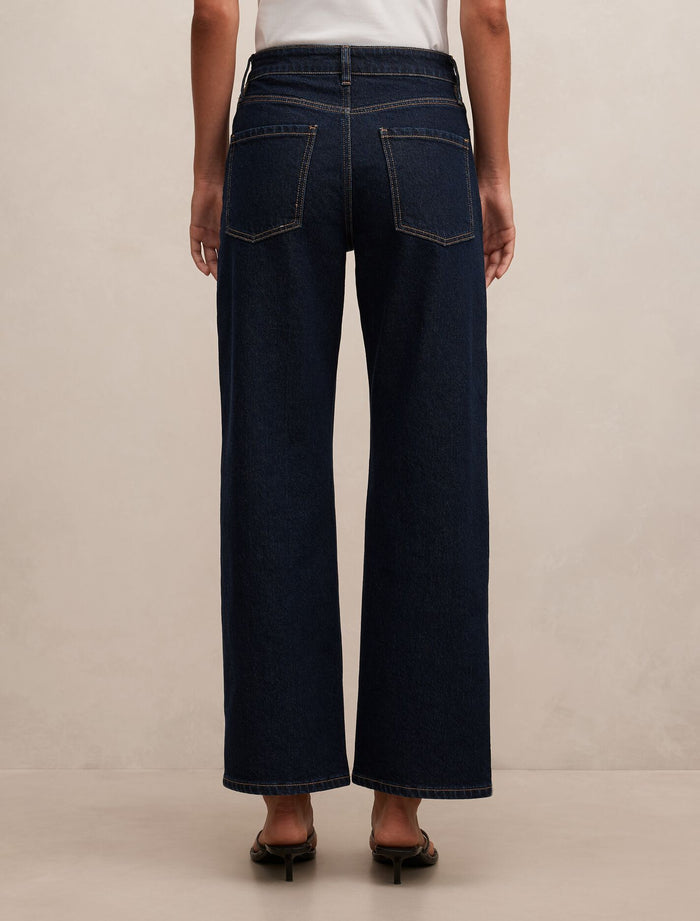 Nicki Mid-Rise Straight Jeans Forever New