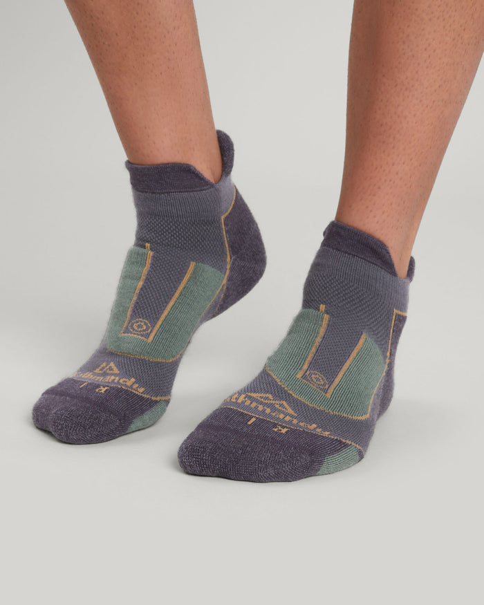 a0490_o0m_nuyarn_ergonomic_trail_socks_gr_c_1743635079000