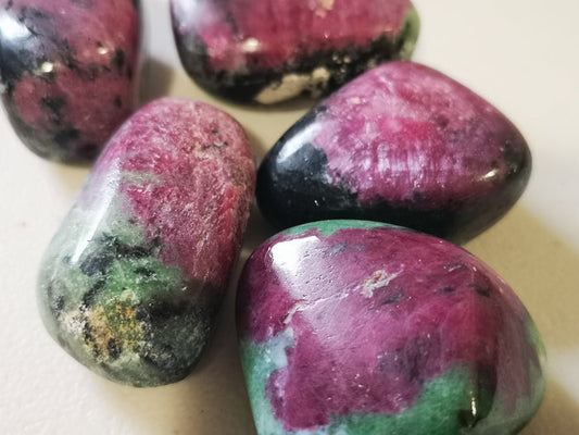 Earthstore® Ruby Zoisite gemstone healing, harmony, positive energy
