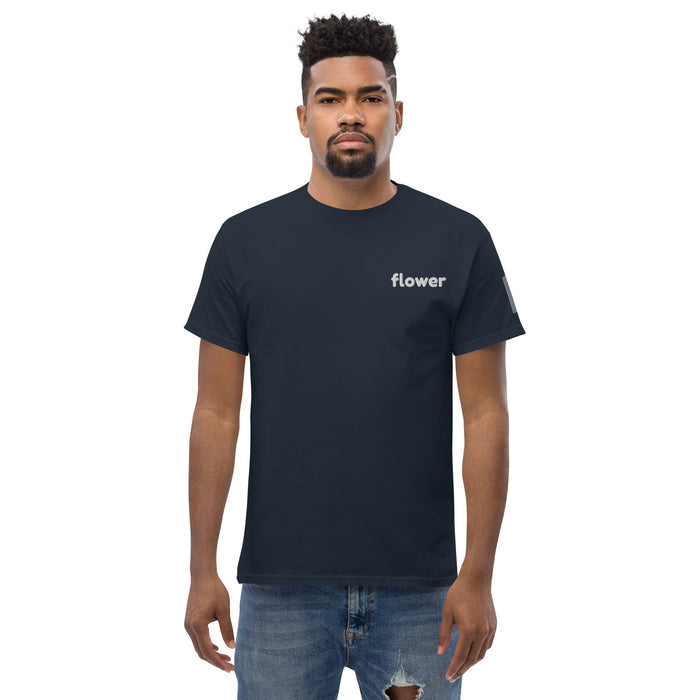 T-shirt Classique Flower Bleu Marine face - logo flower sur la poitrine