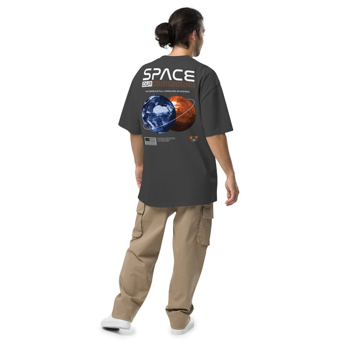 T-shirt oversize délavé Our Space Noir Délavé vue de dos - grand imprimé planètes et espace au dos