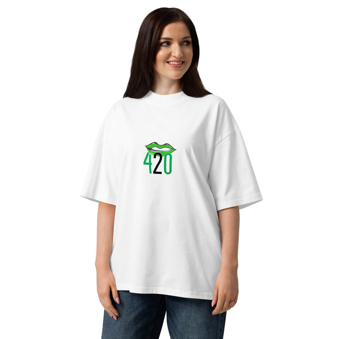 T-shirt oversize Happy 420 blanc, petit logo 420 sur la poitrine
