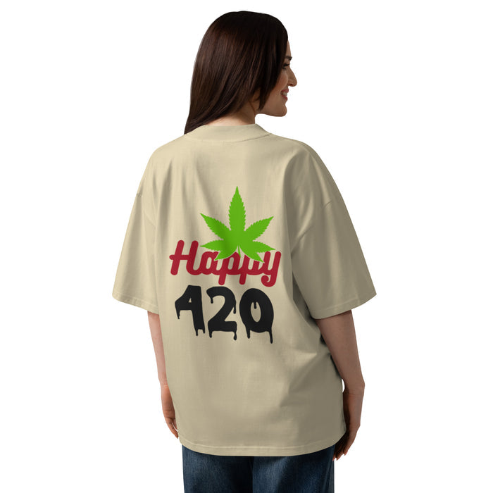 T-shirt oversize Happy 420 sable vue de dos, grand imprimé feuille de cannabis